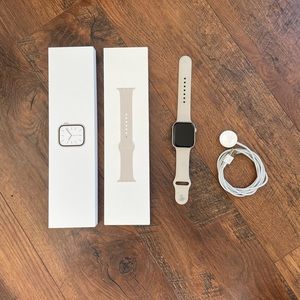 Series 7 Apple Watch 45mm GPS + Cellular - Starlight Sport Band